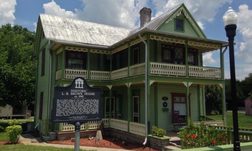 Exterior of LB Brown House Museum and historical marker sign in Bartow, FL.